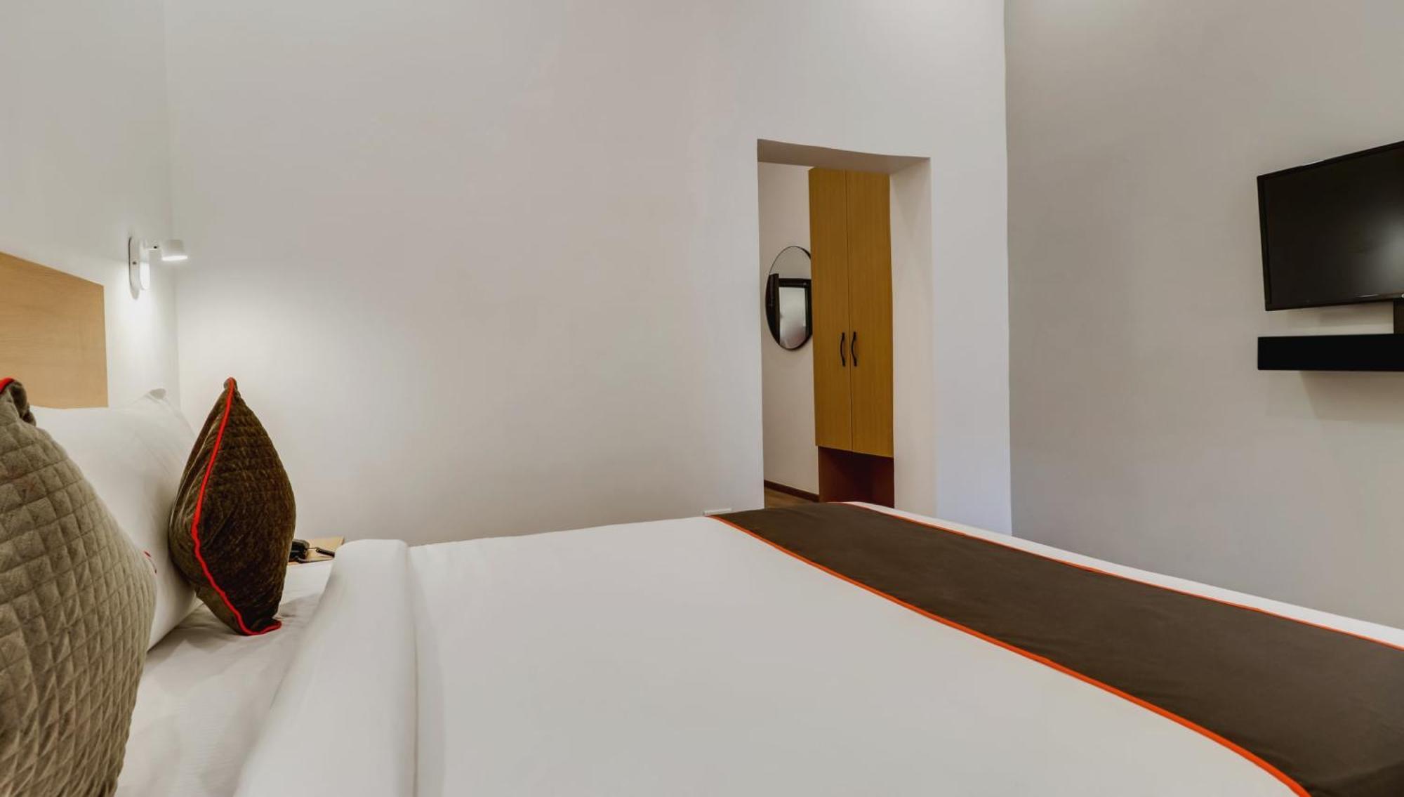 Super Townhouse Gandhi Hall Indore Eksteriør bilde