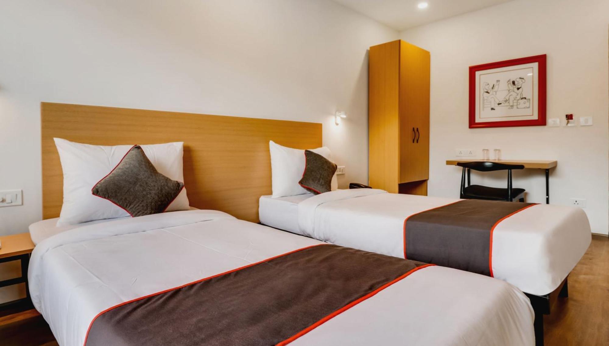Super Townhouse Gandhi Hall Indore Eksteriør bilde