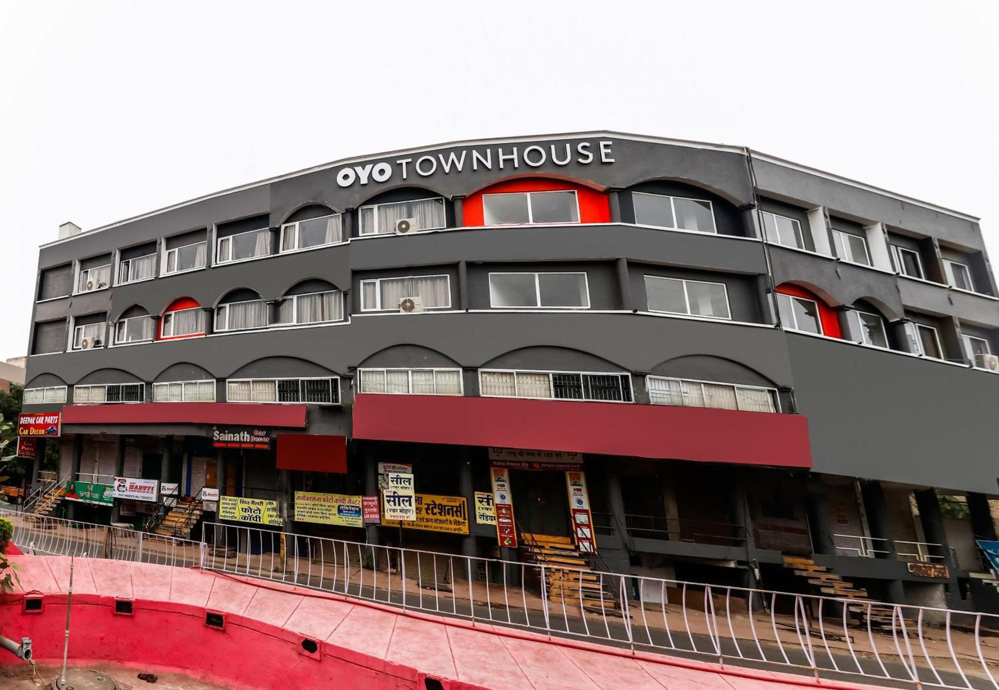 Super Townhouse Gandhi Hall Indore Eksteriør bilde